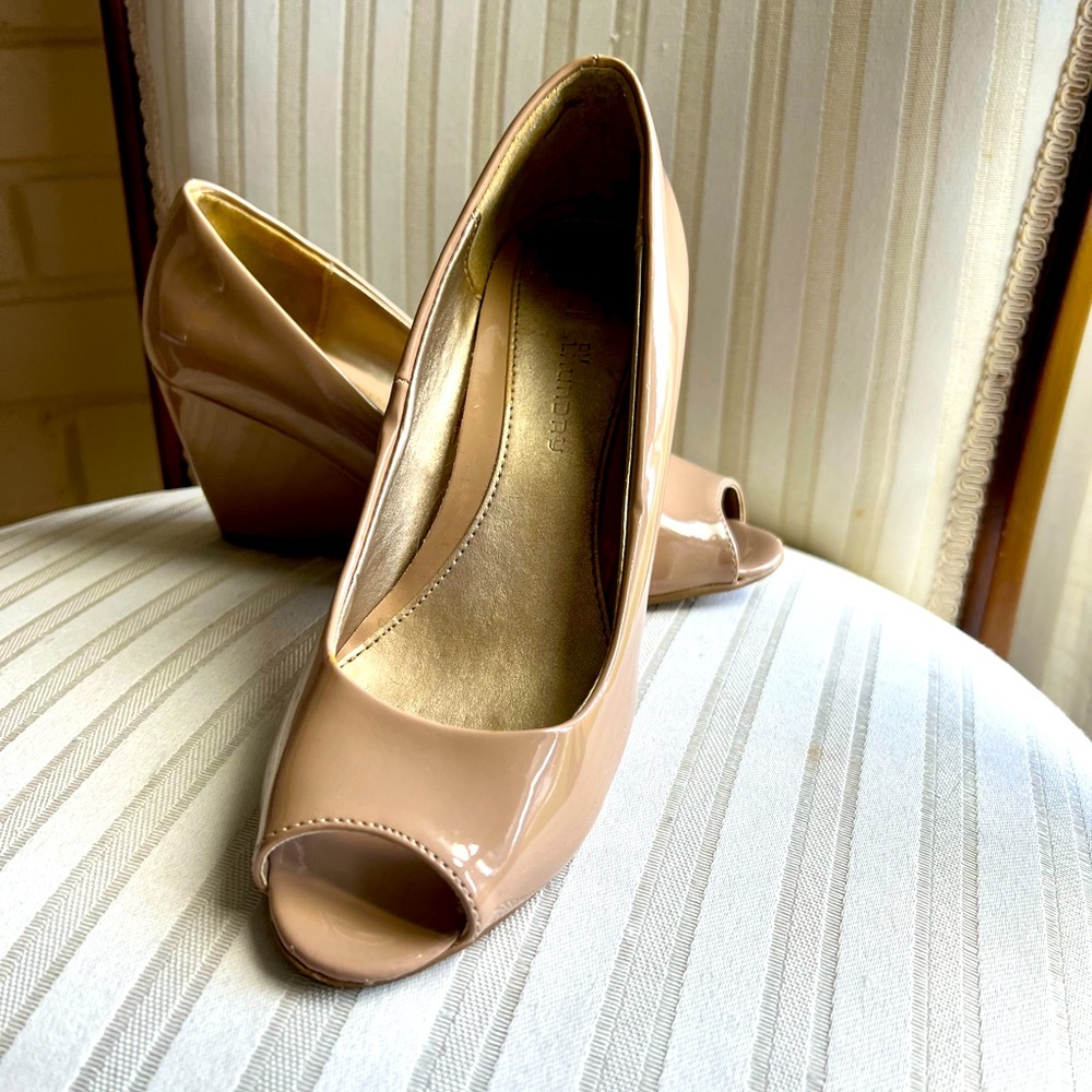Neutral Patent Leather Women’s Peep Toe Wedge